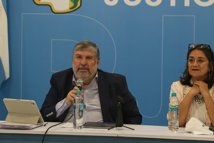 Senadores José Mayans y Lucía Corpacci. Foto: Antonio Becerra.