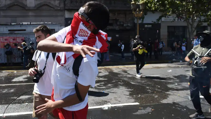 Incidentes frente al Congreso por la Reforma Laboral.