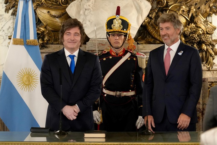 Javier Milei le tomó juramento a Juan Bautista Mahiques como ministro de Justicia.