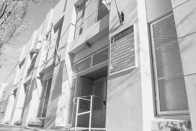 En el juicio, el hombre fue condenado a un mes de prisión de cumplimiento efectivo. El Tribunal de Impugnación revocó ese fallo. En el juicio, el hombre fue condenado a un mes de prisión de cumplimiento efectivo. El Tribunal de Impugnación revocó ese fallo.