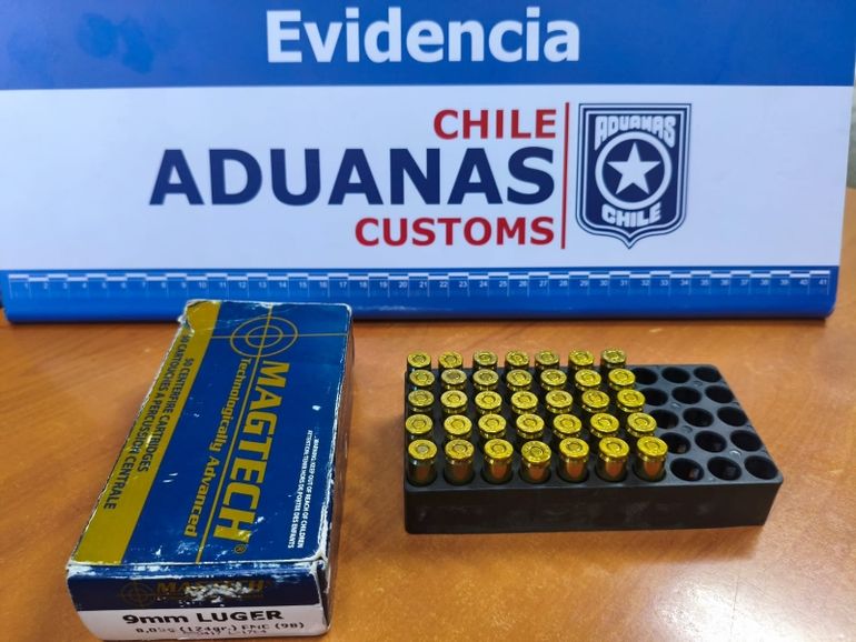 Los agentes descubrieron 35 municiones pertenecientes a una pistola 9 mm. 