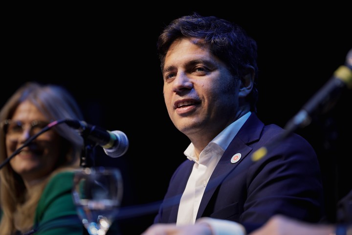 Axel Kicillof en el acto en La Plata en el que le reclamaron por la libertad de Cristina.