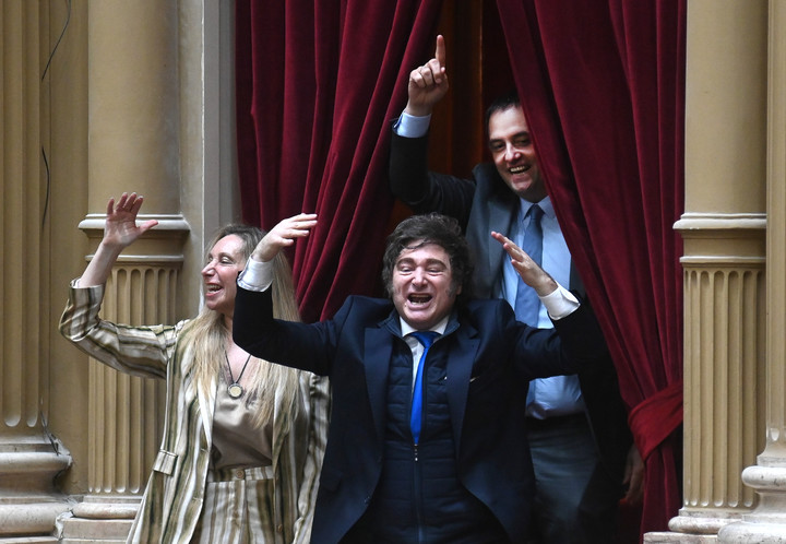 Javier y Karina Milen, enfáticos, defendiendo a Adorni durante su defensa el 29 de abril. 