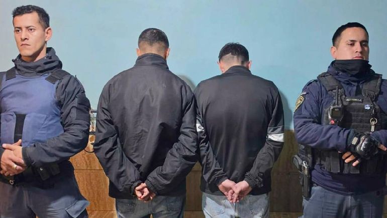 Detenidos por un asalto y simular operación de dólares en un alquiler temporario.