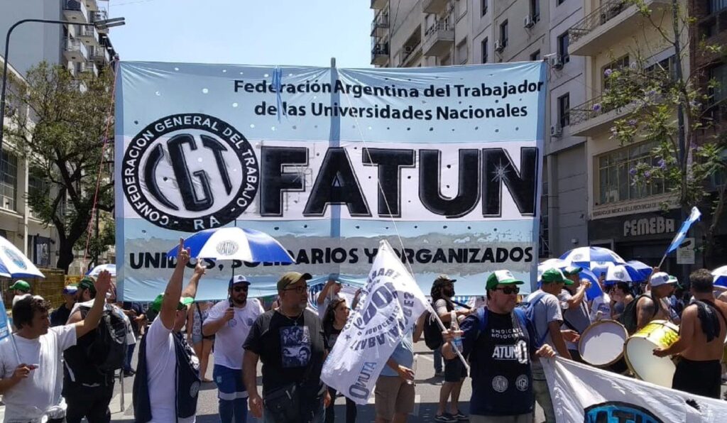 A las apuradas, el Gobierno convocó a paritarias a los gremios universitarios pero no logró frenar el paro del 12 de agosto