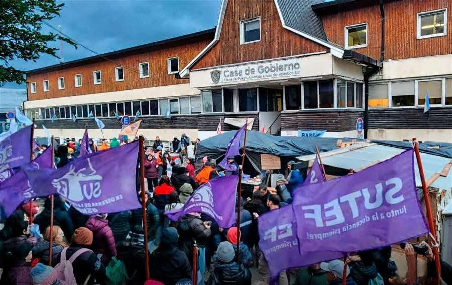 Escala el conflicto en Tierra del Fuego y los docentes van por su tercera semana de paro por tiempo indeterminado