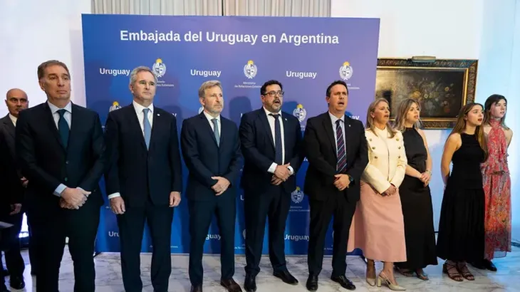 Funcionarios argentinos y uruguayos se mostraron en sintonía pese a la fría relación Milei-Orsi. Funcionarios argentinos y uruguayos se mostraron en sintonía pese a la fría relación Milei-Orsi.