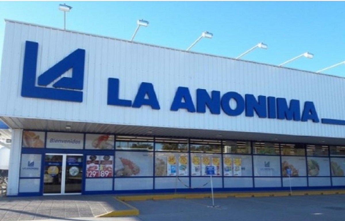 Por la caída de las ventas y el aumento de la morosidad en su tarjeta, empezaron los despidos en la cadena de supermercados La Anónima