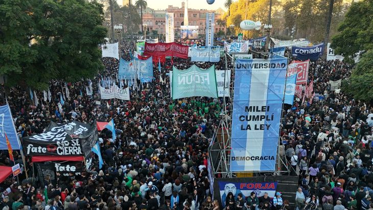 Los gremios reclaman la aplicación de la Ley de Financiamiento Universitario y una recomposición salarial. Los gremios reclaman la aplicación de la Ley de Financiamiento Universitario y una recomposición salarial.