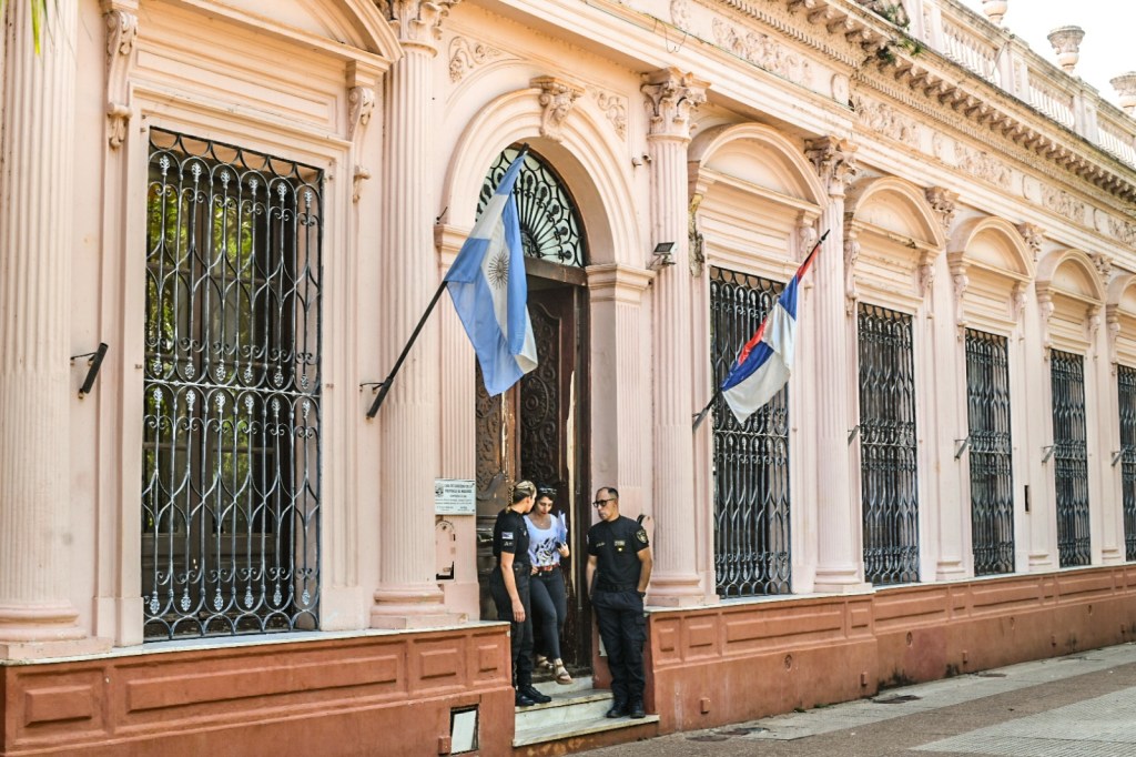 En medio del aumento de la morosidad, Misiones fijó por decreto un tope del 30% a los descuentos sobre salarios de empleados públicos