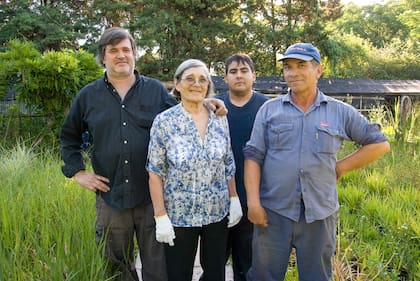 Junto a su hijo Enrique y sus colaboradores históricos