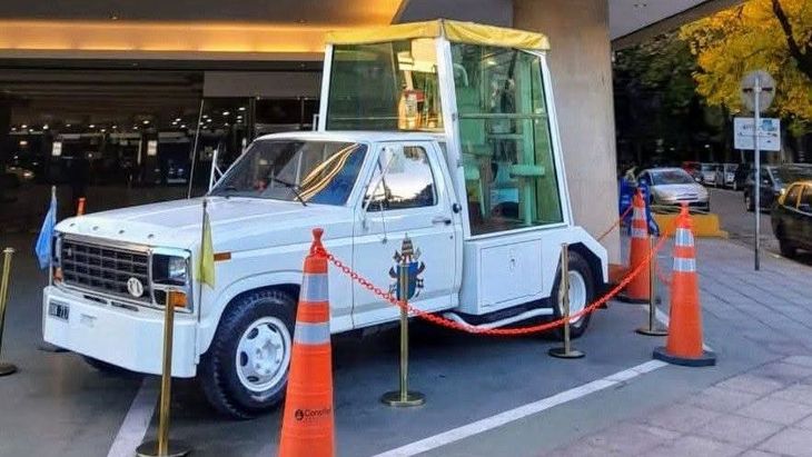 En 1982 se utilizó un vehículo preparado localmente sobre base Ford F-350 a través del Automóvil Club Argentino. En 1982 se utilizó un vehículo preparado localmente sobre base Ford F-350 a través del Automóvil Club Argentino.
