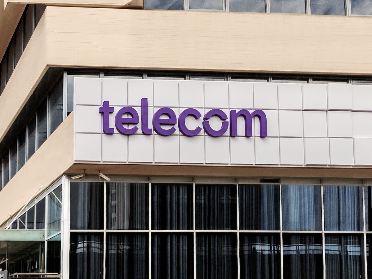 Con fuertes incentivos en medio de la incertidumbre por el proceso de fusión, avanzan los retiros voluntarios en Telecom y Telefónica